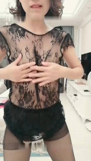 淫荡少妇在家激情自摸