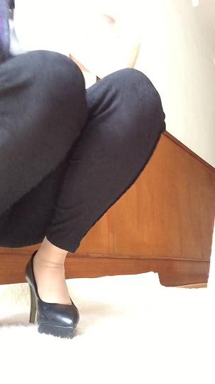 美女小姐姐在家激情抚摸自慰