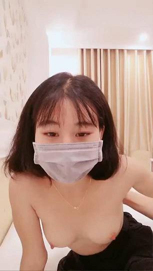 苗条身材短发口罩妹子自慰秀