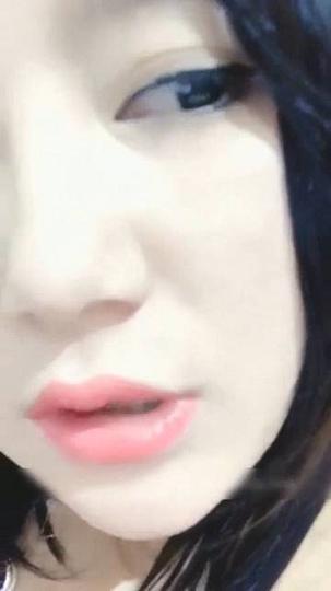 高颜值白嫩萝莉萌妹和大叔粉丝开房约炮貌似干了两炮对白清晰