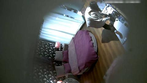 长发美女饥不可耐猛操刚干完美女换上性感情趣服还要把男的累倒了