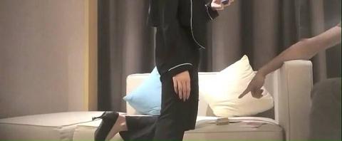 约了个性感妹子，破洞开裆黑丝开干