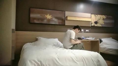 用鸡巴征服了小姐姐，肏到服气，以后不用给钱了。