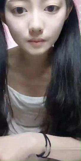 卡哇伊原小姐姐直播平台清纯漂亮小嫩妹想要爸爸抱收费直播秀 身材苗条