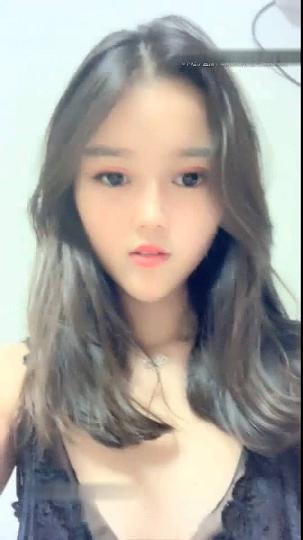 一棵黑丝骚白菜  好想立即去幹她