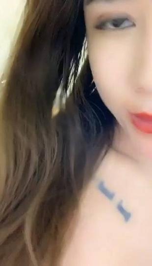 女主播情趣挑逗让恶人欲摆不能  嗲里嗲气的