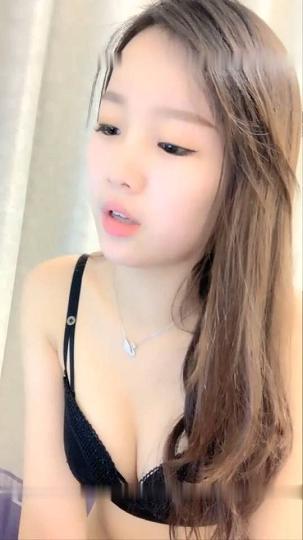 清纯美女在线直播  网友怎么开心怎么玩  笑起来超甜