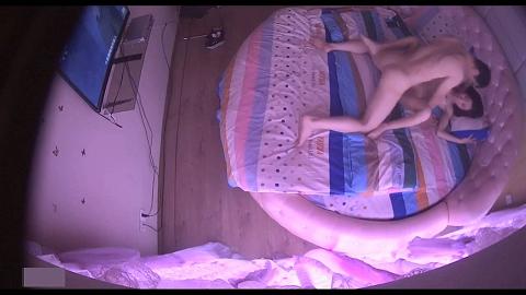 圆床房TP大学生情侣开房造爱身材纤细白嫩美腿美女被干的随着抽送的节奏嗯嗯叫个不停男友干不动了她就吃肉棒真骚