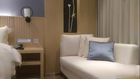 酒店偷拍之黑丝大奶少妇的诱惑