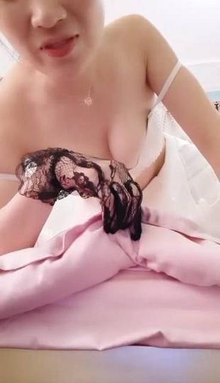 颜值不错骚气少妇道具自慰