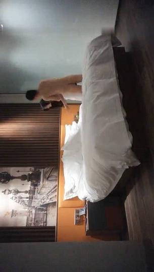 妖艳性感的气质美女秘书下班被公司总监带到酒店潜规则