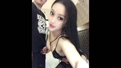 狂野豪放女神嫩模思儿激情做爱披肩黑丝主动女上骑乘