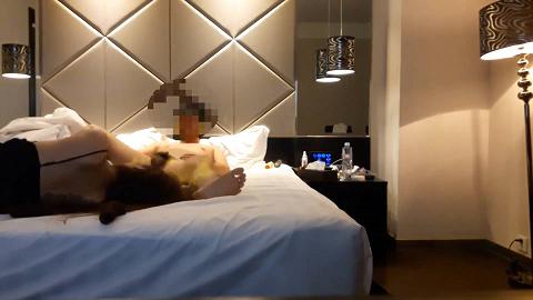 约炮高颜值极品越南籍外围女模会讲中文性格开朗活泼身材一级棒按着大奶猛干嗲叫声很诱人