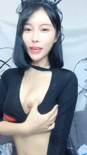 网络女主播大尺度露点露脸自慰视频