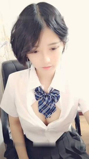 甜美主播韩韩黑丝制服诱惑