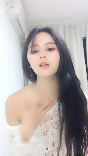 高颜值美乳主播的裸体诱惑