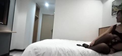 黑丝小美少妇的口活真好  女上位尽情驰骋