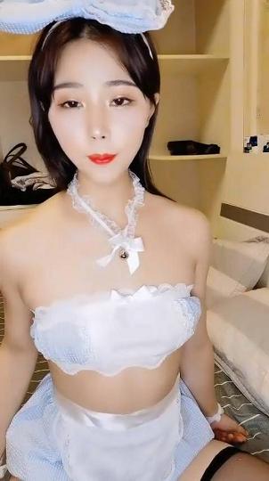 小洛宝蝴蝶结小美女被男友爆操1