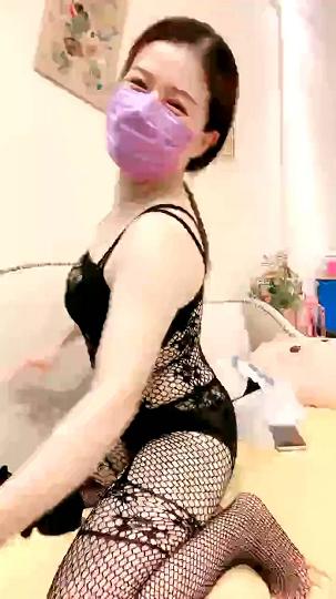 我二十了你呢眼镜美腿骚女露脸和肥臀闺蜜诱惑3