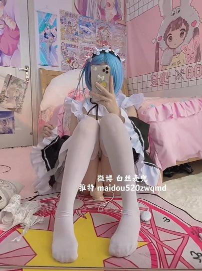 萝莉水壶尿尿可太可爱了外加口交啪啪视频福利雷姆2