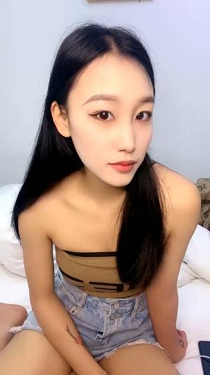 168CM高冷美女！大长腿微毛骚穴！手指扣弄小穴，低低呻吟娇喘，揉搓阴蒂好爽，翘起美臀更是诱人