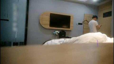 -极品短裤T恤小姐姐温柔甜美，皮肤白嫩，脱掉衣服后奶子又圆又大又挺丰腴美腿啪啪狠狠插入连续搞射爽啊水印