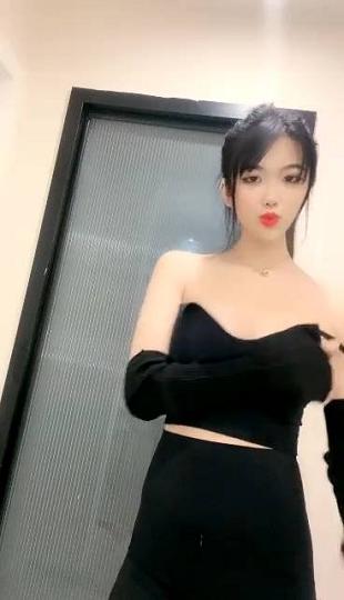 皮肤白皙超正网红女神露脸紫薇白嫩的妹子诱惑的舞蹈镜头前搔首弄姿