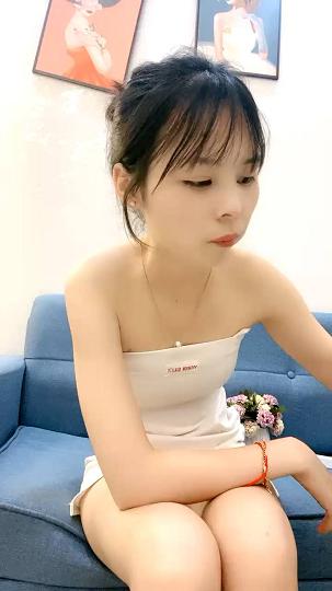 9分颜值极品美女！细腰美腿尤物！帅哥炮友酒店操逼，69互舔吃大屌，抱起来狂插，抱着美臀上下抽动