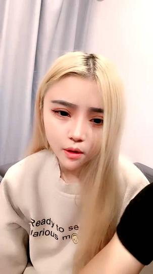 金发美女！漂亮纹身小姐姐！无毛嫩穴炮友猛怼，第一视角后入，抱着屁股上位抽插，极度淫骚