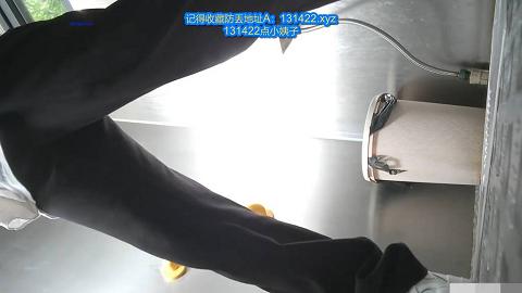 商场女厕近距离全景偷拍黑裤美女肉唇嫩逼细逼缝