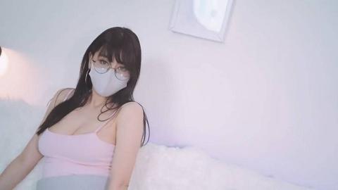 开裆肉丝眼镜美眉