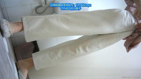 全景正拍电子商贸公司的漂亮女员工尿尿还和她们一起坐电梯聊天20191010140033_000018