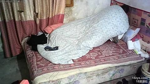 城中村几个颜值姐妹租用民房改专用炮房为各个年龄段的男性提供快餐服务有个极品干这个可惜了new_2023110