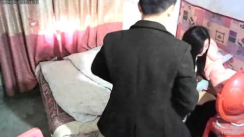 城中村几个颜值姐妹租用民房改专用炮房为各个年龄段的男性提供快餐服务有个极品干这个可惜了new_2023116