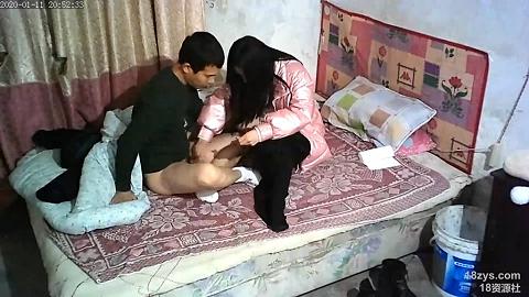 城中村几个颜值姐妹租用民房改专用炮房为各个年龄段的男性提供快餐服务有个极品干这个可惜了new_2023161