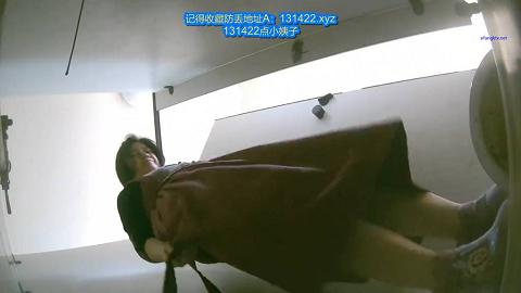 学生公寓附近女厕全景偷拍20230305093711_00001615.mov