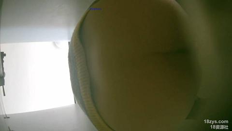 学生公寓附近女厕全景偷拍222-2_Cut.mov