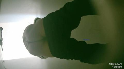 学生公寓附近女厕全景偷拍222-1_Cut.mov