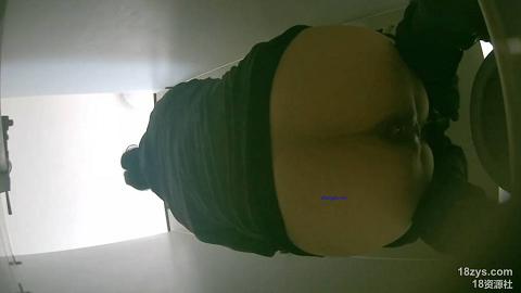 学生公寓附近女厕全景偷拍20230309130709_0000327.mov