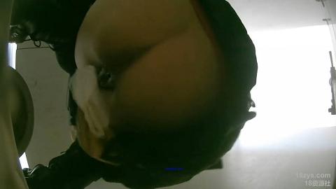 学生公寓附近女厕全景偷拍20230305093711_00001812.mov