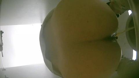 学生公寓附近女厕全景偷拍4441.mov