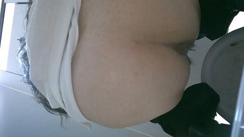 学生公寓附近女厕全景偷拍446-2_Cut.mov