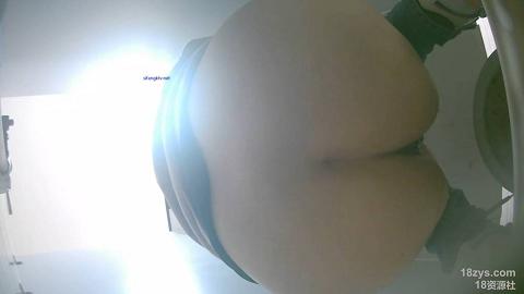 学生公寓附近女厕全景偷拍6661.mov