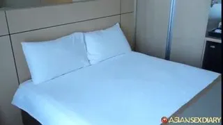 酒店等来一个苗条身材的援美男 jb很大年夜扞的她受不了 还舔她的B好有感受