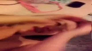 标致总雅的美男和男伴侣在计较机桌上做爱 嫩嫩的BB挨狂草 美男一向用遮挡不让拍