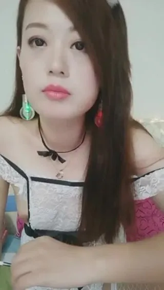 韻味美少婦主播穿著透視情趣裝現場表演炮機震動棒插B自蔚大年夜秀