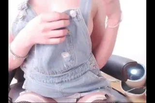 唯美視訊七四六—極致爆Ru美妞徐艷熱辣誘惑激怒到鮑魚噴水抽搐