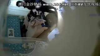 酒店偷拍气质标致的女白领挨男的在吊篮上嘴太猛扞生气了,后来不知说了甚么主动脱掉落衣服让扞,真能ying叫