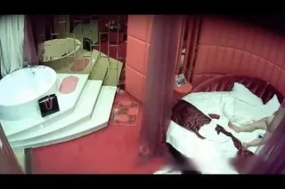 三六0水滴摄像头偷拍0二一-情趣酒店很会玩的眼镜情侣各类姿式有点重温玉蒲团的感受