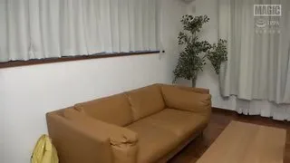 妻の留守中に自宅に押し掛けてきたのはお節介な佳丽義姉